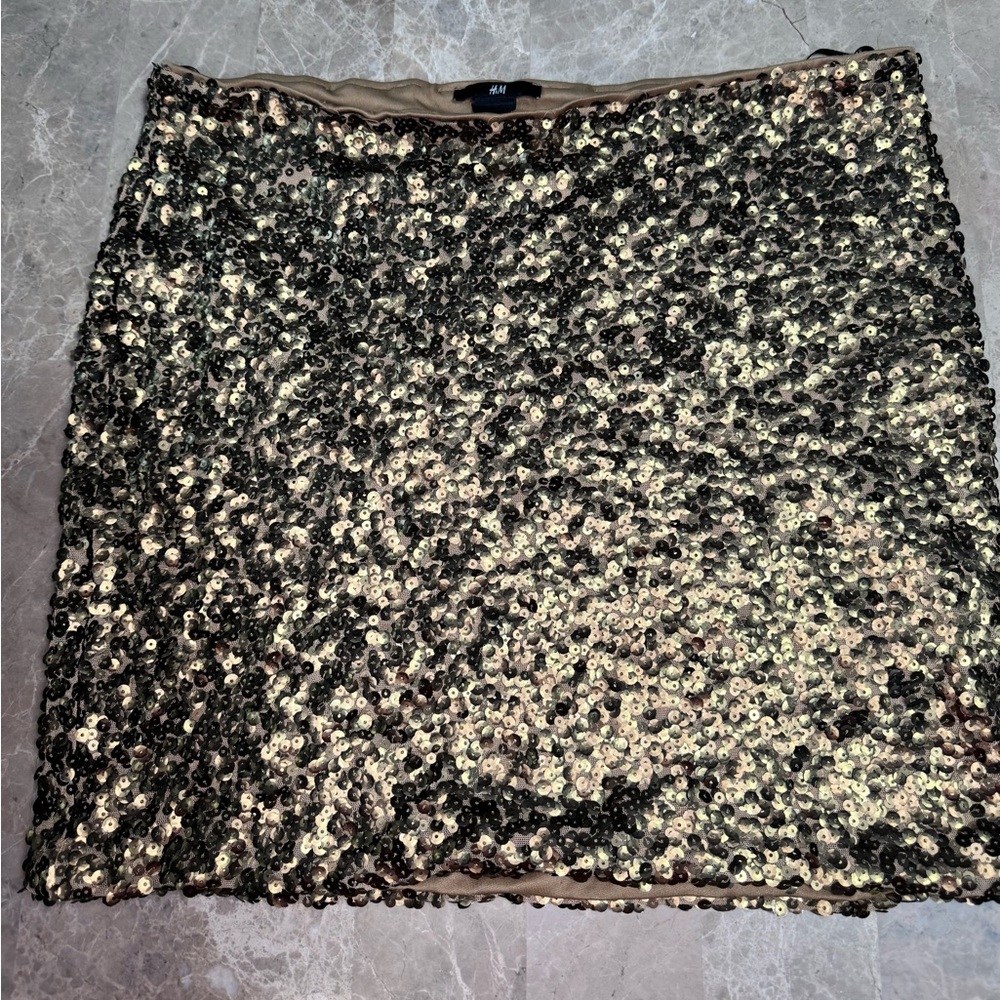 H&M Sparkling Sequin Mini Skirt in Gold